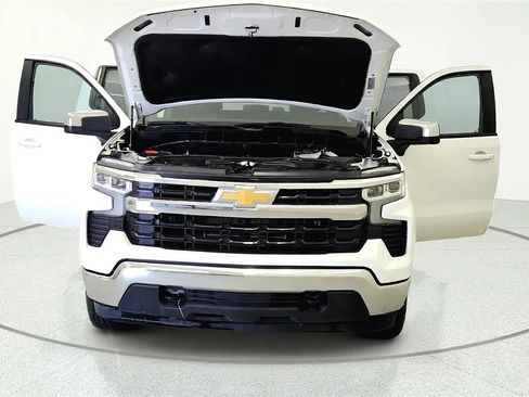 Used 2023 Chevrolet Silverado 1500 LT AWD/4WD image 9