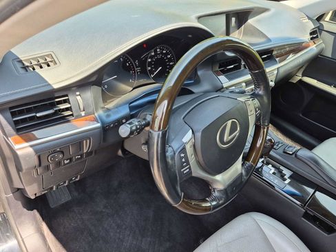 Used 2015 Lexus ES 350 w/ Luxury Package FWD image 10