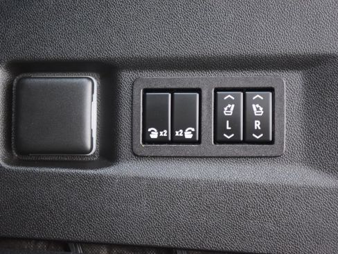 Used 2023 Chevrolet Tahoe High Country AWD/4WD image 24