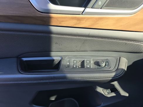 Used 2024 Volkswagen Atlas SE image 32