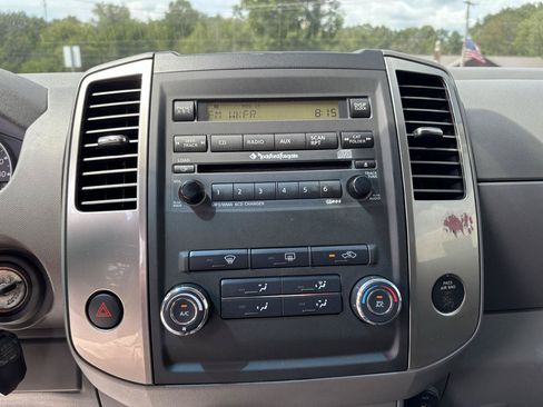 Used 2011 Nissan Frontier SL AWD/4WD image 23