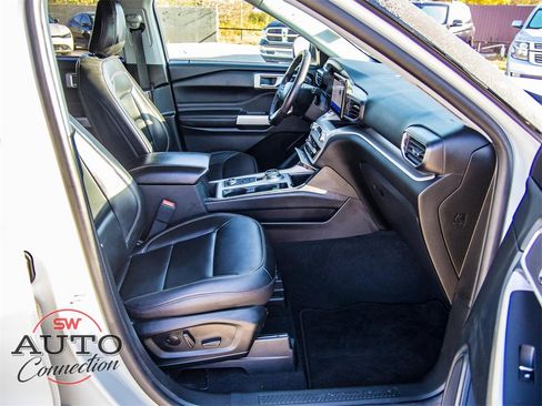 Used 2023 Ford Explorer XLT w/ Equipment Group 202A image 16