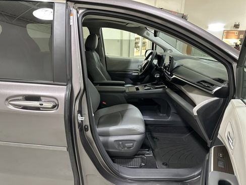 Used 2021 Toyota Sienna XLE w/ XLE Plus Package image 36
