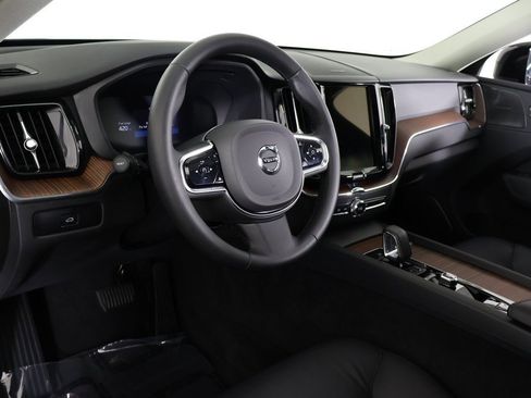 Used 2024 Volvo XC60 B5 Plus image 30