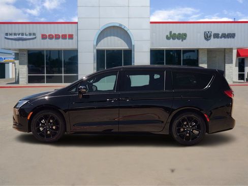 New 2027 Chrysler Pacifica Limited w/ Family Tech Group FWD image 3