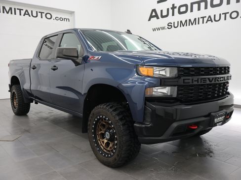 Used 2019 Chevrolet Silverado 1500 Custom Trail Boss w/ Custom Convenience Package AWD/4WD image 2