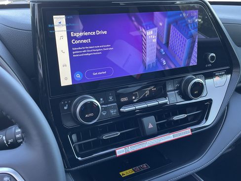 New 2025 Toyota Highlander XSE image 8