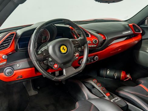 Used 2018 Ferrari 488 GTB RWD image 18