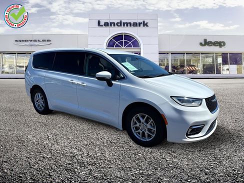 Used 2023 Chrysler Pacifica Touring-L FWD image 1
