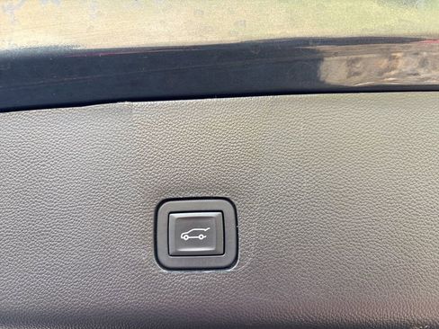 Used 2020 Chevrolet Traverse LT image 31