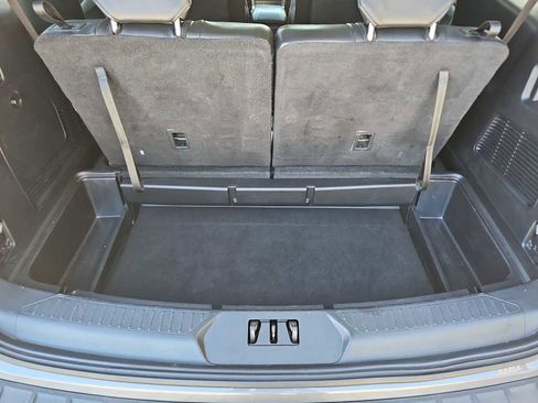 Used 2023 Ford Explorer XLT w/ Equipment Group 202A RWD image 34
