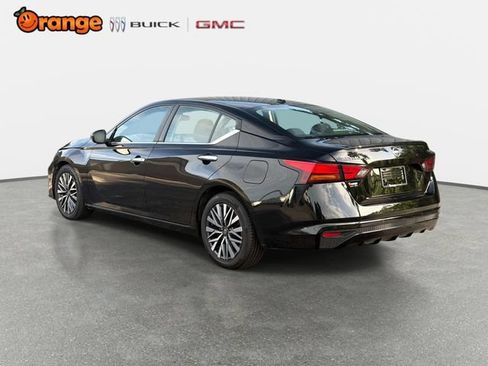 Used 2024 Nissan Altima 2.5 SV FWD image 5