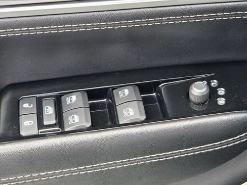 Used 2024 Jeep Wagoneer Series II w/ Flexible Seating Group RWD image 31