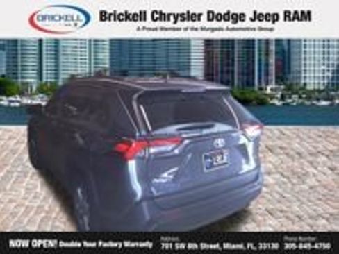 Used 2022 Toyota RAV4 XLE w/ Convenience Package FWD image 17