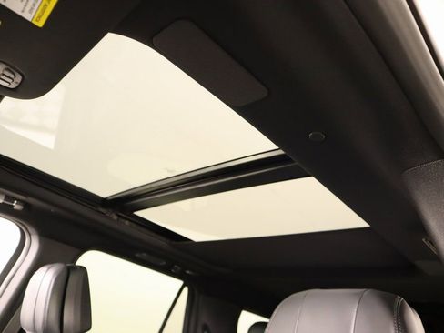 New 2025 Lincoln Navigator Reserve w/ Jet Appearance Package AWD/4WD image 16