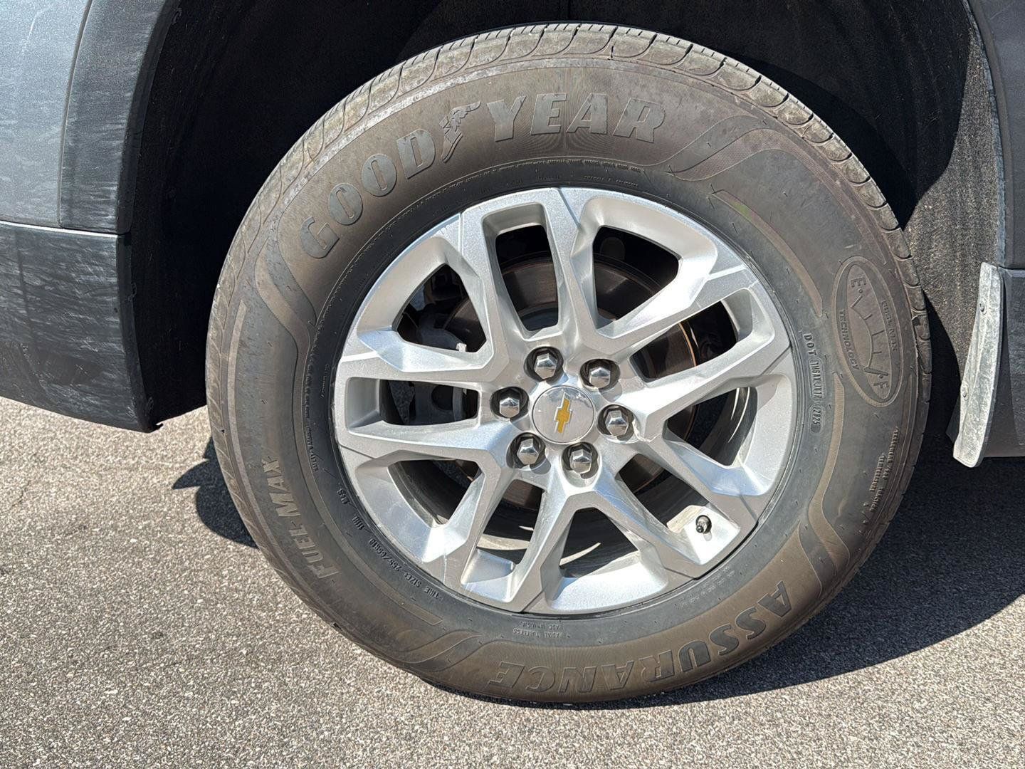 Used 2021 Chevrolet Traverse LT FWD image 13
