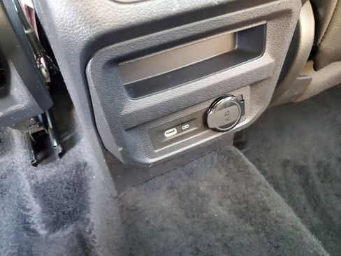 Used 2022 Volkswagen Tiguan SE w/ Panoramic Sunroof Package image 13