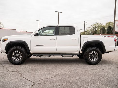 Used 2023 Toyota Tacoma TRD Off-Road w/ Technology Package image 4