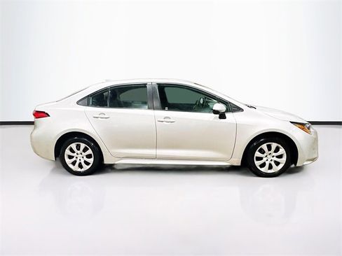 Used 2025 Toyota Corolla LE image 8