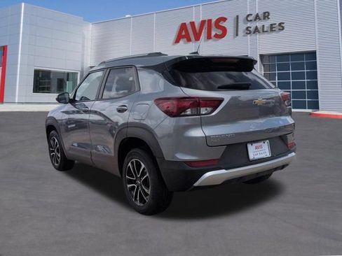 Used 2025 Chevrolet TrailBlazer LT AWD/4WD image 9