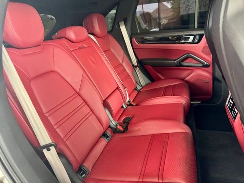 Used 2022 Porsche Cayenne Platinum Edition AWD/4WD image 24