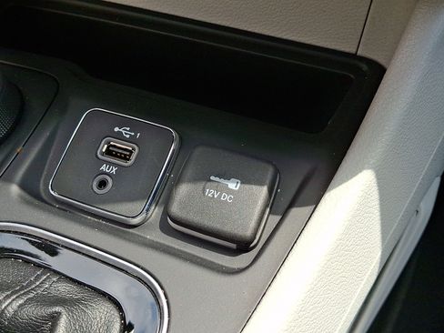 Certified 2021 Jeep Cherokee Limited AWD/4WD image 30