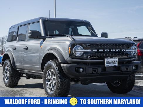 Used 2025 Ford Bronco Badlands image 1