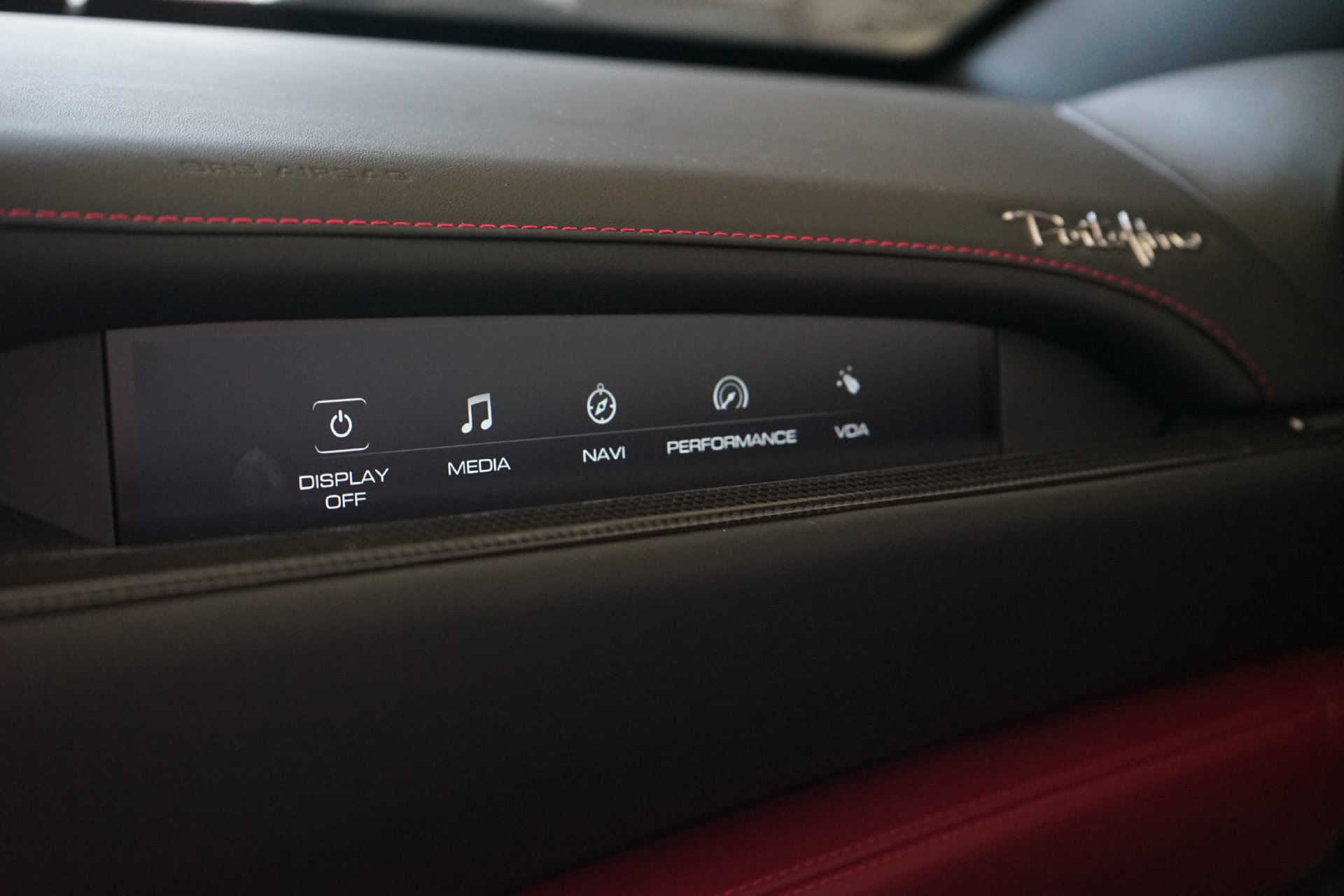 Used 2019 Ferrari Portofino RWD image 17