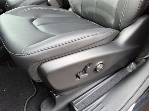 New 2026 Chrysler Pacifica Select image 15