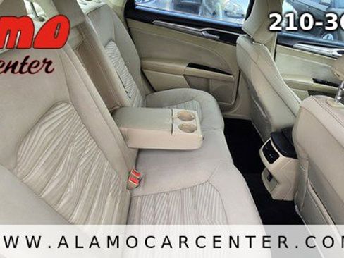 Used 2016 Ford Fusion SE FWD image 21