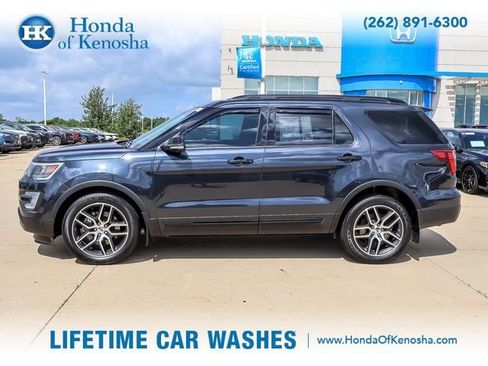 Used 2017 Ford Explorer Sport w/ Equipment Group 401A AWD/4WD image 2