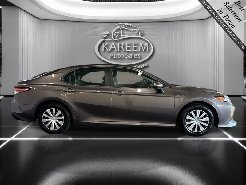 Used 2020 Toyota Camry LE w/ Sunroof Package FWD image 4