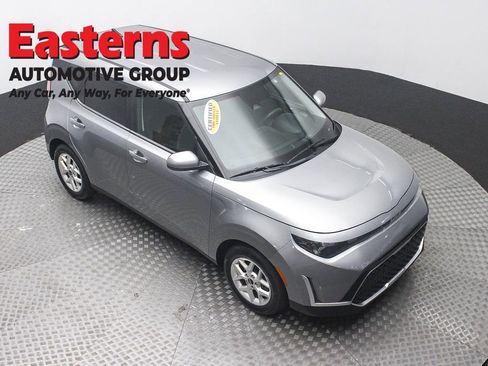 Used 2023 Kia Soul LX w/ Option Group 015 FWD image 3