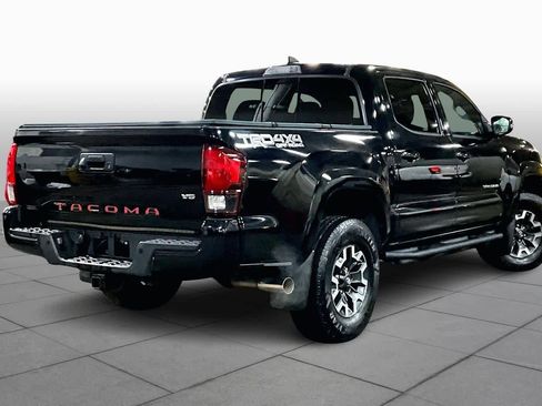 Used 2018 Toyota Tacoma TRD Off-Road w/ Technology Package image 13