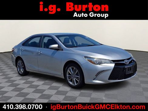 Used 2015 Toyota Camry SE FWD image 1
