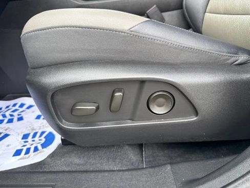 Used 2025 Chevrolet Equinox LT w/ Convenience Package II AWD/4WD image 15