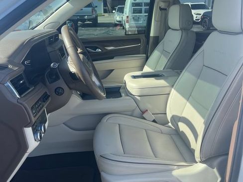Used 2023 GMC Yukon Denali AWD/4WD image 4