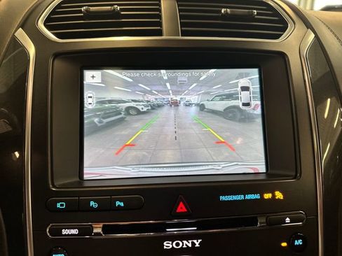 Used 2018 Ford Explorer Platinum AWD/4WD image 34