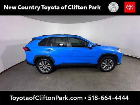 Used 2021 Toyota RAV4 XLE Premium w/ Carpet Mat Package (TMS) FWD image 2