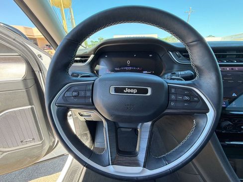 Used 2022 Jeep Grand Cherokee L Limited w/ Luxury Tech Group II image 15