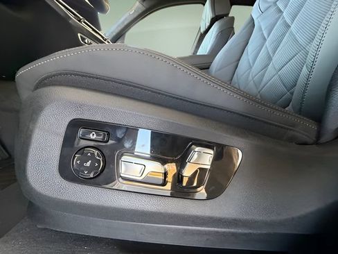 Used 2026 BMW X7 xDrive40i w/ Premium Package AWD/4WD image 18
