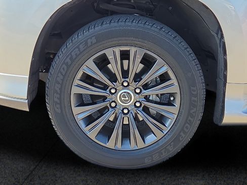 Used 2023 Lexus GX 460 Premium w/ Accessory Package AWD/4WD image 8