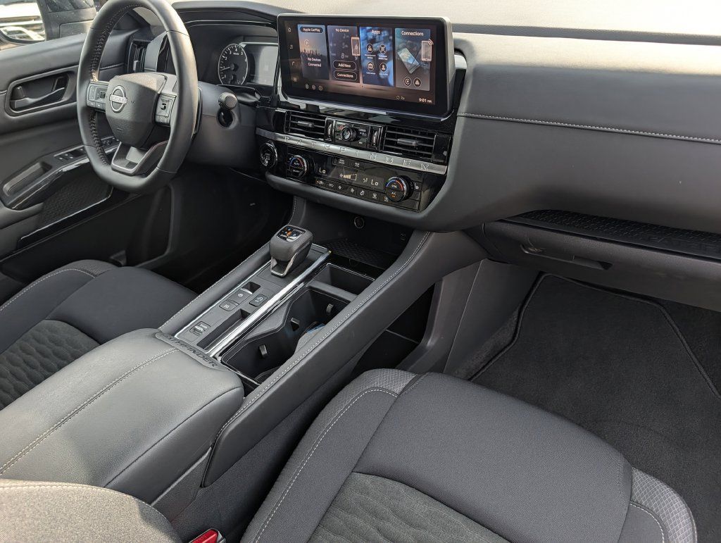 Used 2026 Nissan Pathfinder SV FWD image 32