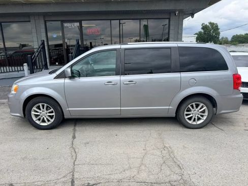 Used 2019 Dodge Grand Caravan SXT FWD image 3