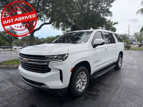 Used 2021 Chevrolet Suburban LT RWD image 2