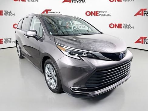 Certified 2023 Toyota Sienna Platinum image 1