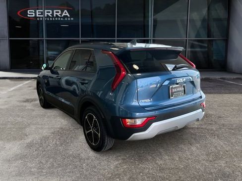 Used 2023 Kia Niro EX FWD image 2