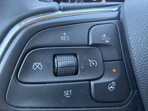 Used 2023 Buick Envision Avenir AWD/4WD image 23