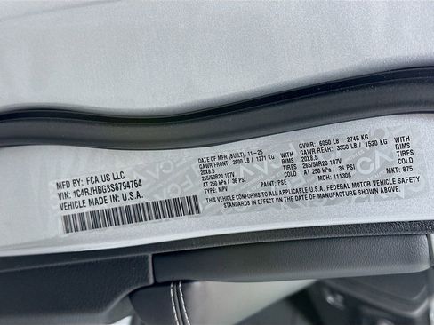 New 2025 Jeep Grand Cherokee Limited image 8