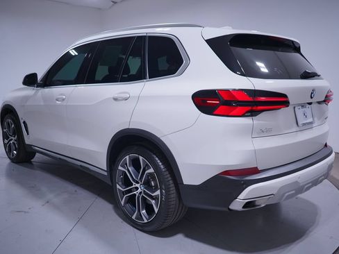 Used 2024 BMW X5 xDrive40i w/ Parking Assistance Package AWD/4WD image 3